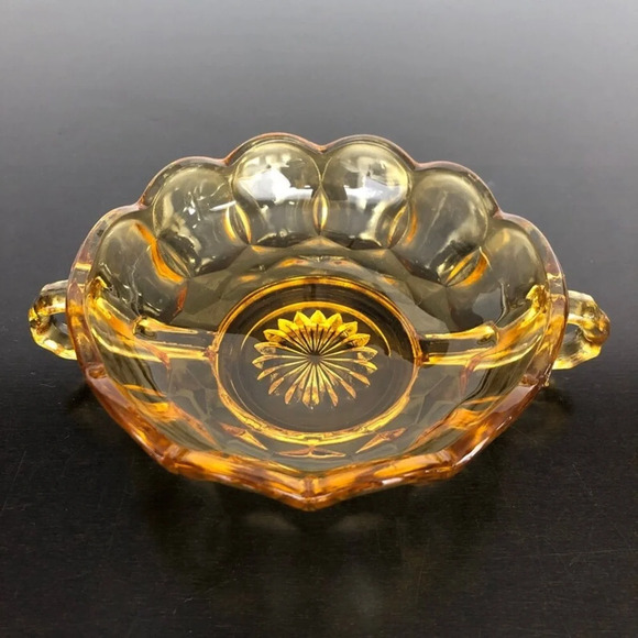 Vintage plat à manivelle en verre jaune  Fairfield vintage avec bord festonné - Picture 5 of 6